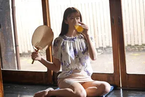 Mùa hè buồn chán ở quê làm tình vợ nhà sát bên thiếu thốn vì lấy ông chồng già